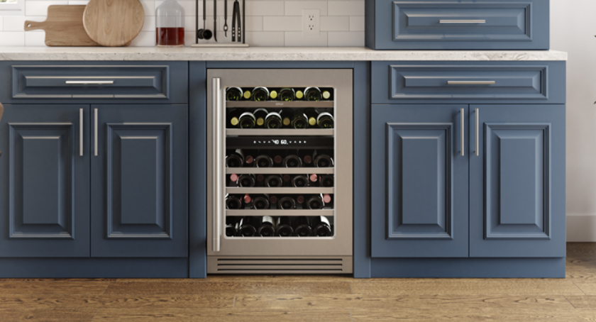 Store your best bottles the way the pros do. The Presrv™ Pro’s heavy-duty construction and exceptional features let you serve guests in style, while its good looks blend seamlessly with your other pro-style appliances.