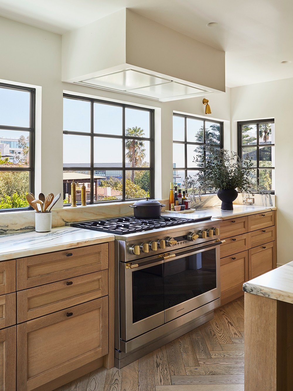 Zephyr Lux Connect range hood